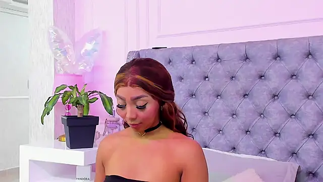 Snapshot of HaileeRoberts chatting on June 16, 2026, 12:30 pm HaileeRoberts online show from June 16, 2026, 12:30 pm