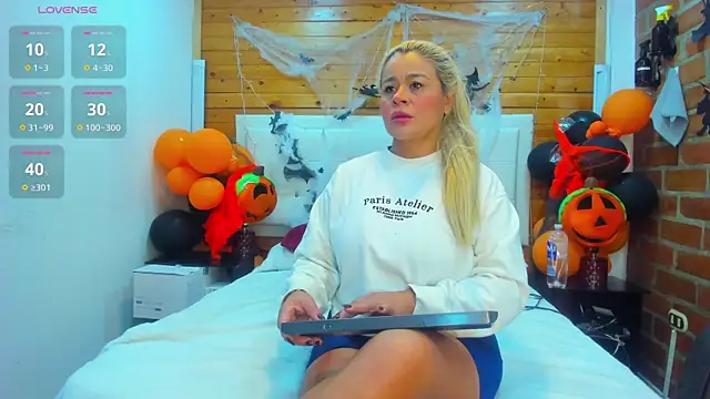 Dulcex69 online show from October 31, 2025, 9:21 am