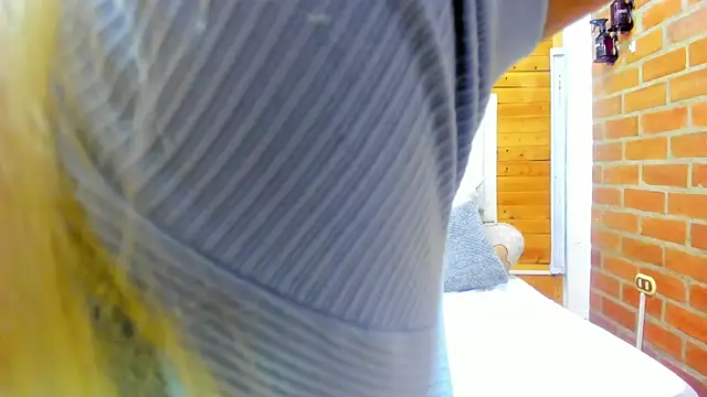 Snapshot of Dulcex69 chatting on June 17, 2026, 1:34 pm Dulcex69 online show from June 17, 2026, 1:34 pm