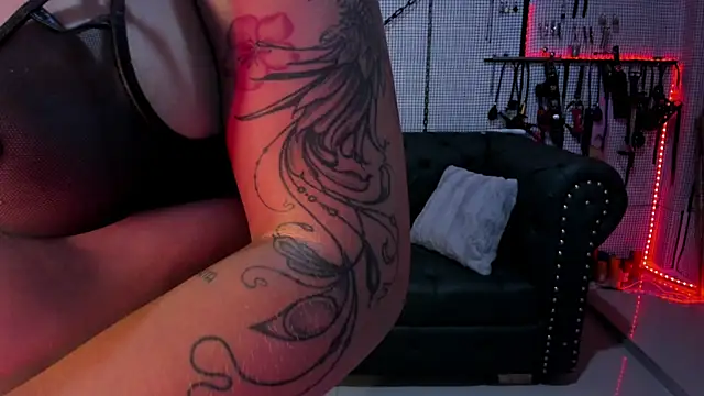 Snapshot of yey_bdsm chatting on March 20, 2025, 9:13 pm yey bdsm online show from March 20, 2025, 9:13 pm