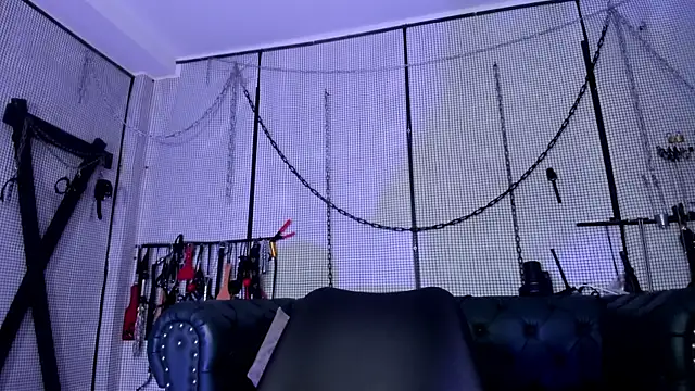 Snapshot of yey_bdsm chatting on October 29, 2025, 7:04 pm yey bdsm online show from October 29, 2025, 7:04 pm