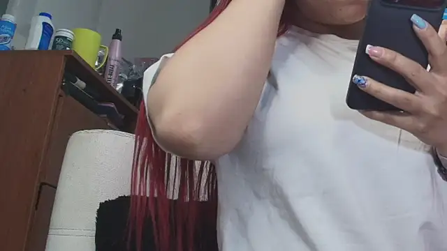 Snapshot of Maylin_2024 chatting on November 26, 2025, 12:44 am Maylin 2024 online show from November 26, 2025, 12:44 am