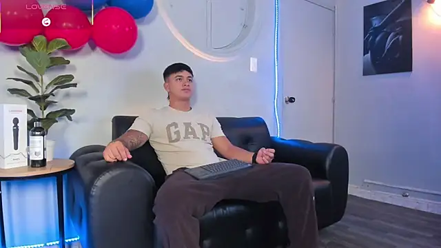 Snapshot of Cristopher_strong chatting on June 10, 2026, 12:15 pm Cristopher strong online show from June 10, 2026, 12:15 pm