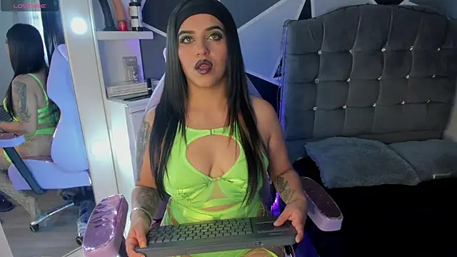 Snapshot of alyssa_magiic chatting on May 8, 2026, 6:02 pm alyssa magiic online show from May 8, 2026, 6:02 pm