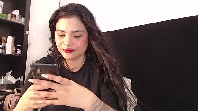 lolaa staars online show from January 26, 2025, 12:01 pm