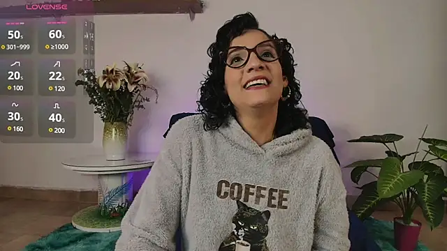 Snapshot of Elliee_ chatting on January 26, 2025, 1:15 pm Elliee online show from January 26, 2025, 1:15 pm