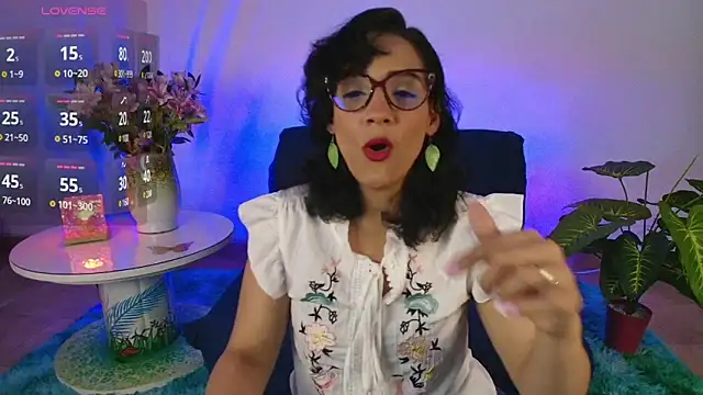 Snapshot of Elliee_ chatting on March 12, 2025, 7:17 pm Elliee online show from March 12, 2025, 7:17 pm