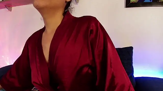 Snapshot of Elliee_ chatting on October 6, 2025, 2:47 pm Elliee online show from October 6, 2025, 2:47 pm