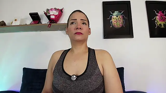 Elliee  online show from June 12, 2026, 12:04 pm