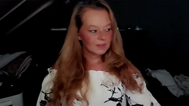 Snapshot of roxanna24 chatting on July 8, 2026, 8:02 pm roxanna24 online show from July 8, 2026, 8:02 pm