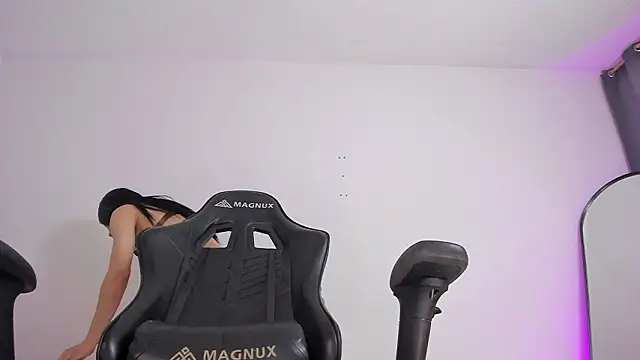 selena robertss  online show from March 13, 2026, 1:01 am