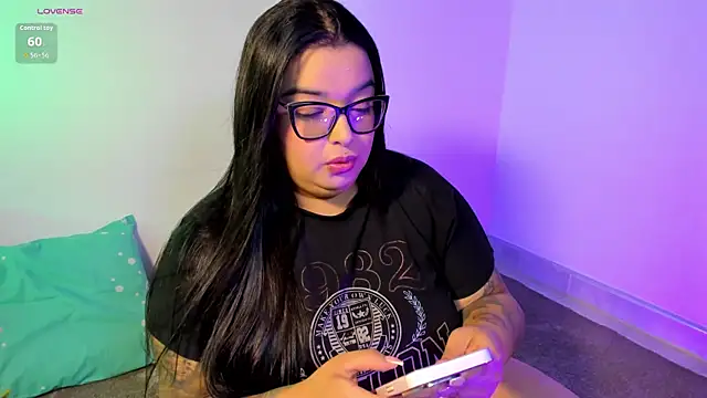 Apriilpeach  online show from May 5, 2026, 6:16 pm