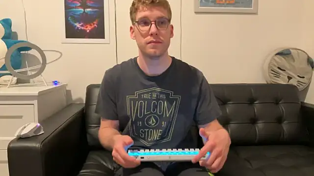 BlueEyedTallGuy94 online show from December 22, 2024, 1:12 am