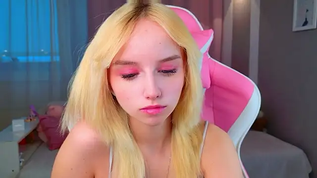 b4by LoL1 online show from March 1, 2026, 12:51 pm