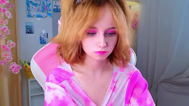 Snapshot of b4by_LoL1 chatting on May 18, 2026, 1:06 pm b4by LoL1 online show from May 18, 2026, 1:06 pm