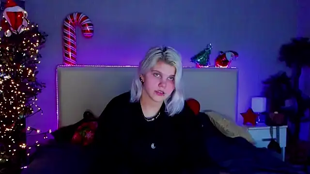 JoannLowe online show from December 30, 2024, 8:58 pm