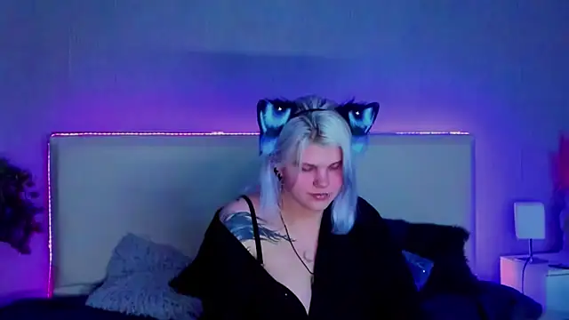 JoannLowe online show from February 25, 2025, 11:11 pm