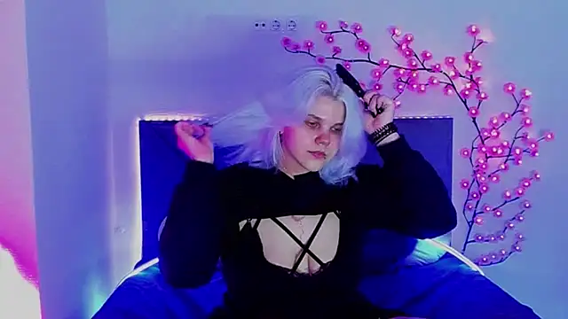 JoannLowe online show from April 28, 2026, 6:46 pm