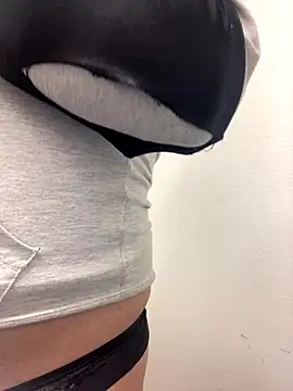 Snapshot of MiamiBang chatting on December 3, 2024, 10:17 am MiamiBang online show from December 3, 2024, 10:17 am