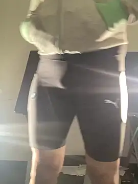 Snapshot of MiamiBang chatting on December 15, 2024, 6:15 pm MiamiBang online show from December 15, 2024, 6:15 pm