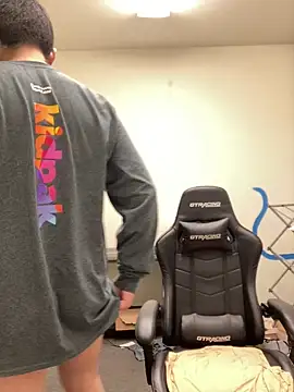 Snapshot of MiamiBang chatting on February 21, 2025, 8:07 am MiamiBang online show from February 21, 2025, 8:07 am