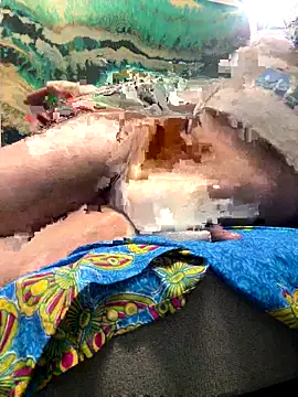 Snapshot of MiamiBang chatting on October 23, 2025, 8:24 am MiamiBang online show from October 23, 2025, 8:24 am