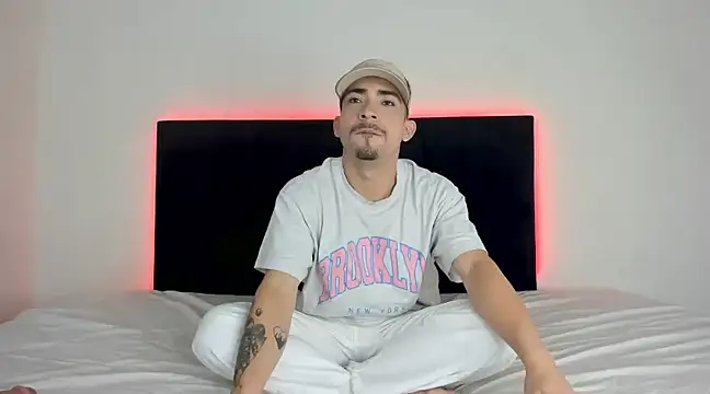 Snapshot of Dalejandr0 chatting on February 11, 2025, 2:35 am Dalejandr0 online show from February 11, 2025, 2:35 am