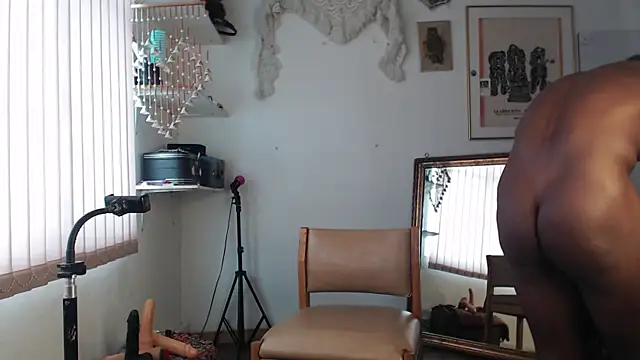 Siriss boyrag online show from September 19, 2025, 1:56 pm