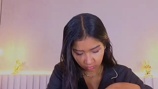 Snapshot of Aida_moreno chatting on September 18, 2025, 11:45 am Aida moreno online show from September 18, 2025, 11:45 am