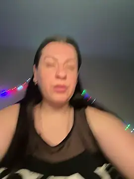 Snapshot of Evelinia chatting on April 7, 2026, 3:23 pm Evelinia online show from April 7, 2026, 3:23 pm