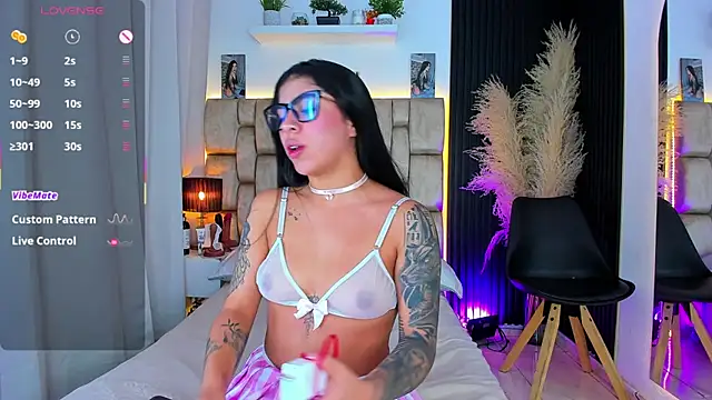 little sophie18 online show from July 5, 2026, 7:43 pm