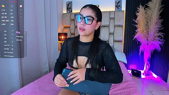 little sophie18 online show from August 1, 2026, 4:39 pm