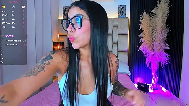 little sophie18 online show from August 3, 2026, 7:39 pm