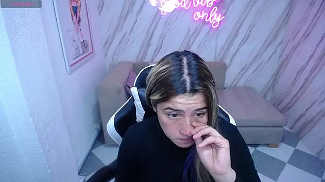 Snapshot of Valerie_b chatting on January 31, 2025, 3:09 am Valerie b online show from January 31, 2025, 3:09 am