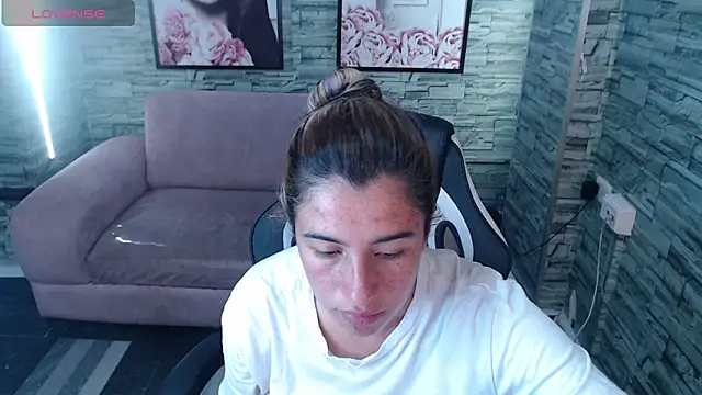 Snapshot of Valerie_b chatting on February 7, 2025, 3:12 am Valerie b online show from February 7, 2025, 3:12 am