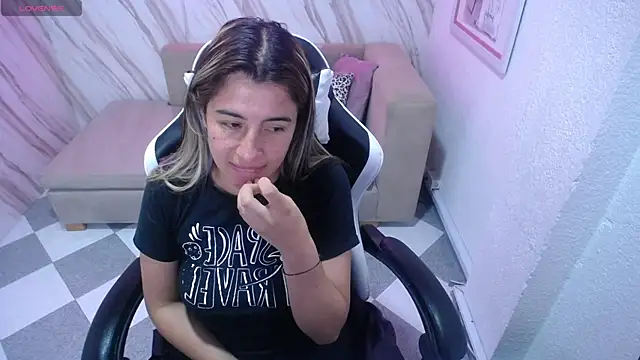 Snapshot of Valerie_b chatting on February 12, 2025, 6:08 am Valerie b online show from February 12, 2025, 6:08 am