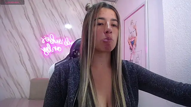 Snapshot of Valerie_b chatting on February 18, 2025, 6:15 am Valerie b online show from February 18, 2025, 6:15 am