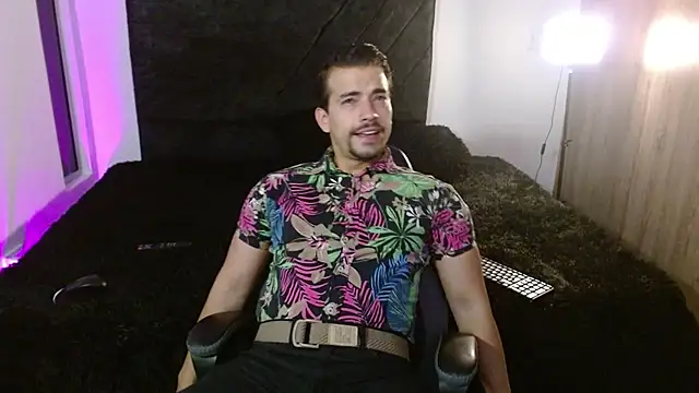 Snapshot of Ian_Daviz chatting on July 10, 2026, 10:01 pm Ian Daviz online show from July 10, 2026, 10:01 pm