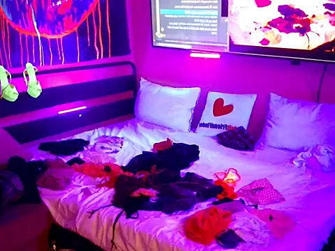 Snapshot of KRYZTALYNXXX chatting on April 4, 2026, 5:10 pm KRYZTALYNXXX online show from April 4, 2026, 5:10 pm