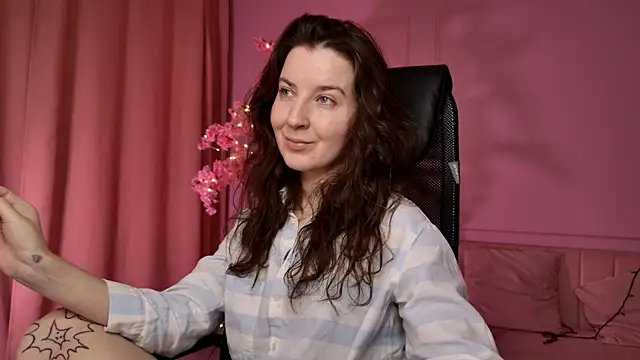 Snapshot of JackieByrd chatting on September 12, 2025, 1:22 pm JackieByrd online show from September 12, 2025, 1:22 pm