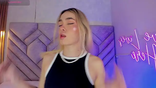 Snapshot of Lucy_Vega chatting on December 5, 2024, 11:49 am Lucy Vega online show from December 5, 2024, 11:49 am