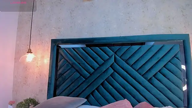 Snapshot of Lucy_Vega chatting on October 21, 2025, 3:51 am Lucy Vega online show from October 21, 2025, 3:51 am