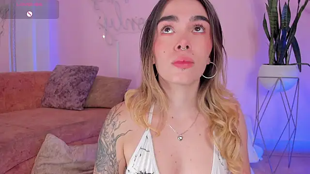 Snapshot of Lucy_Vega chatting on October 25, 2025, 3:58 am Lucy Vega online show from October 25, 2025, 3:58 am