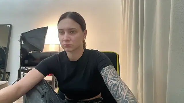 Snapshot of AnneBall chatting on December 13, 2024, 4:49 pm AnneBall online show from December 13, 2024, 4:49 pm