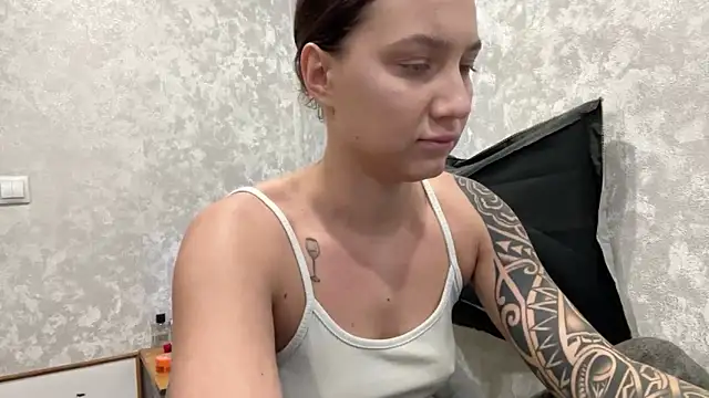 Snapshot of AnneBall chatting on December 16, 2024, 9:03 am AnneBall online show from December 16, 2024, 9:03 am