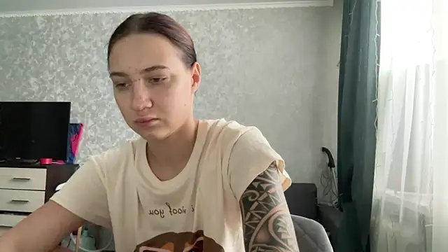 Snapshot of AnneBall chatting on December 23, 2024, 8:44 am AnneBall online show from December 23, 2024, 8:44 am