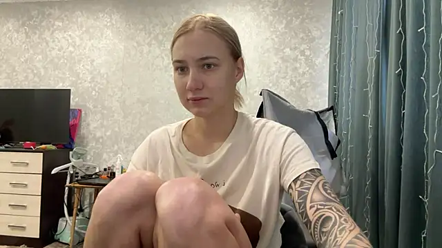 Snapshot of AnneBall chatting on December 27, 2024, 8:24 am AnneBall online show from December 27, 2024, 8:24 am