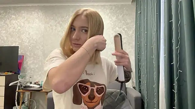 Snapshot of AnneBall chatting on December 28, 2024, 12:03 pm AnneBall online show from December 28, 2024, 12:03 pm