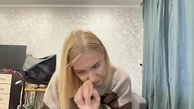 Snapshot of AnneBall chatting on January 5, 2025, 11:15 am AnneBall online show from January 5, 2025, 11:15 am