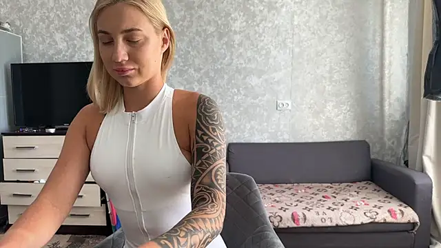 Snapshot of AnneBall chatting on March 21, 2025, 8:28 am AnneBall online show from March 21, 2025, 8:28 am